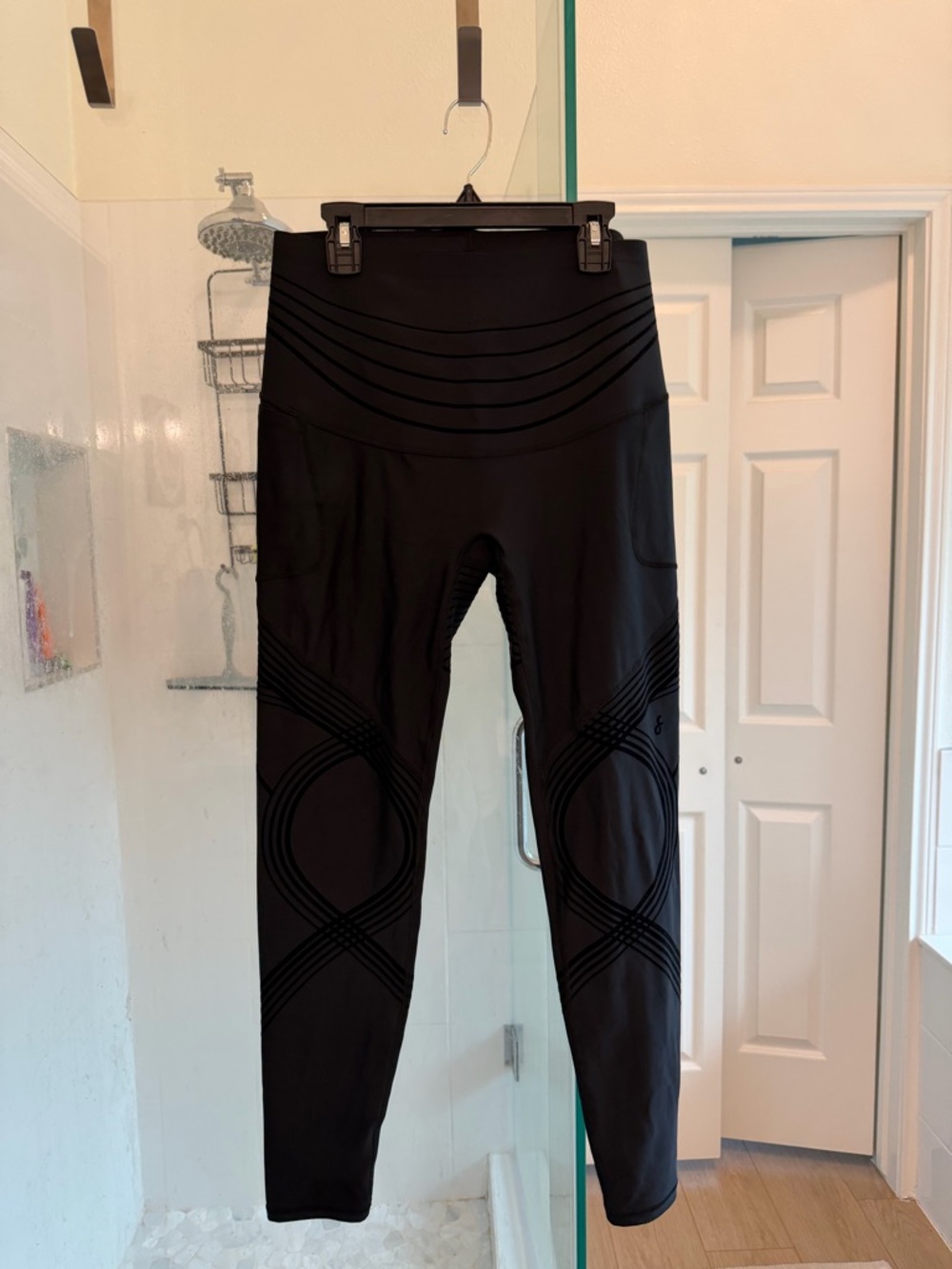 High-Waist Black Women’s Leggings with Sculpting Detail